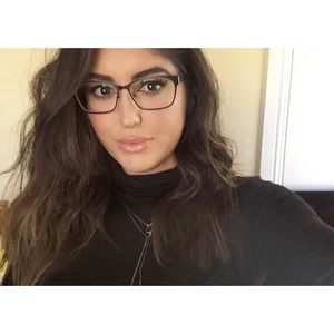 Meet your Posher, Carolina